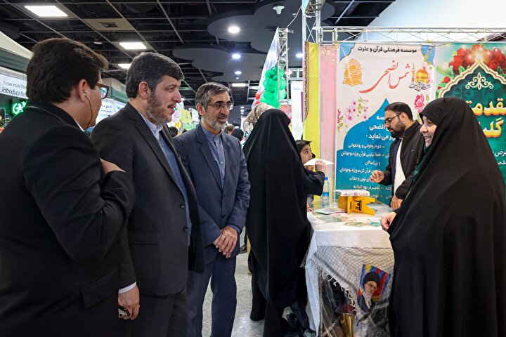 بازدید رئیس سازمان علمی و فرهنگی آستان قدس رضوی از نمایشگاه قرآن مشهد