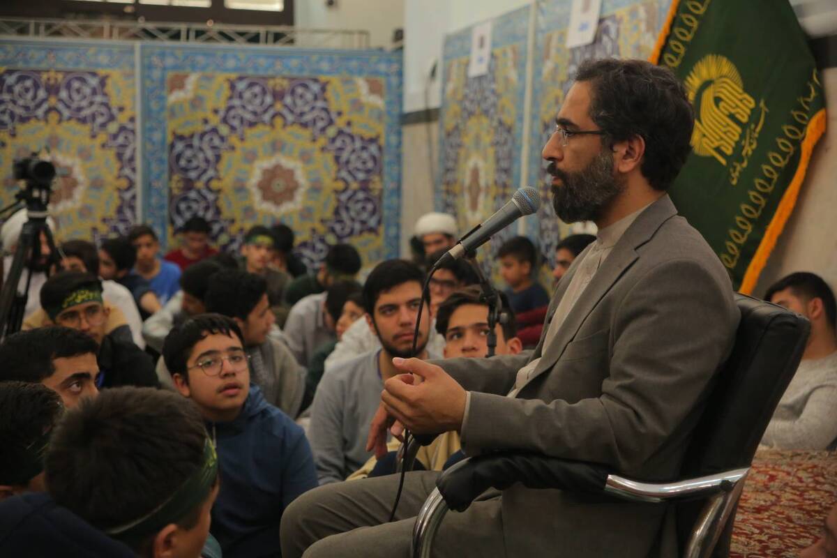 اعتکاف دانش‌آموزی در حرم رضوی؛ پیوند نسل نوجوان با سیره امیرالمؤمنین (ع)