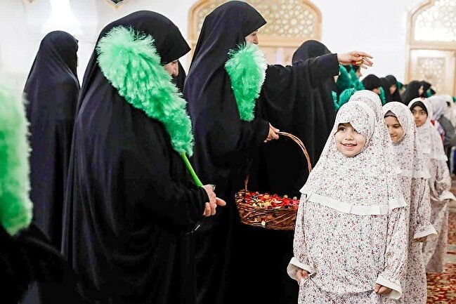 برگزاری آیین معنوی جشن تکلیف «دختران ماه» در آذربایجان شرقی
