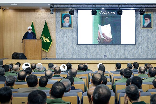 پاسداران، حافظان ارزش‌هایی هستند که با خون امام حسین(ع) زنده مانده است