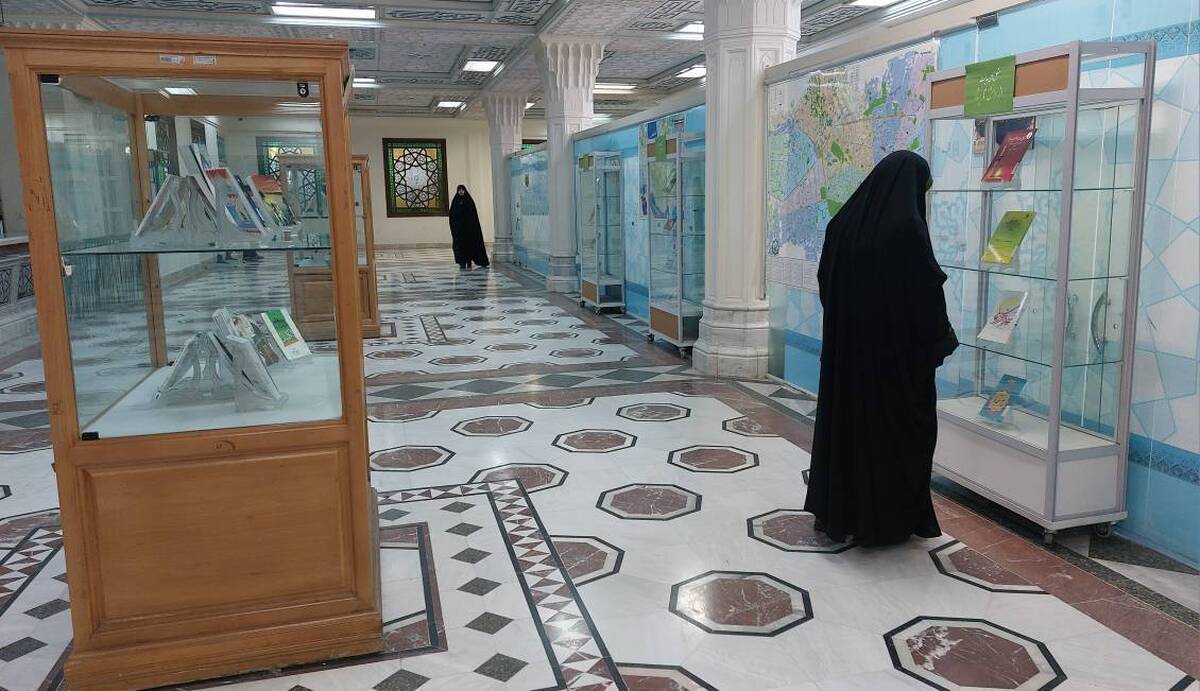 برپایی نمایشگاه کتاب مشعل‌های هدایت؛ ازدانش تا ایثار در کتابخانه حرم رضوی