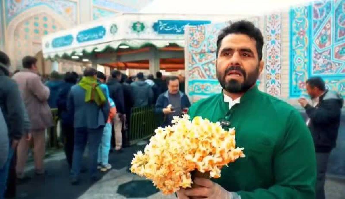 ۲۰ هزار شاخه گل نرگس میان زائران حرم مطهر رضوی توزیع شد