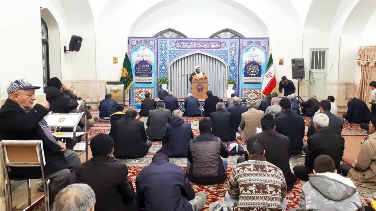 معاون فرهنگی زیارتگاه شهید مدرس، در جشن میلاد علمدار کربلا گفت: حضرت عباس (ع) درس انسانیت، شهادت و صداقت را از خاندان پیامبر (ص)، به ارث برده است.