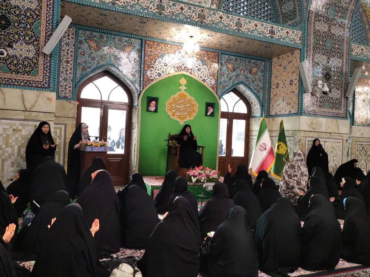 هم زمان با سال روز میلاد با سعادت حضرت ابالفضل العباس (ع)، بانوان زائر، میهمان ویژه برنامه جشن «سقای آب و ادب» در حرم مطهر رضوی شدند.