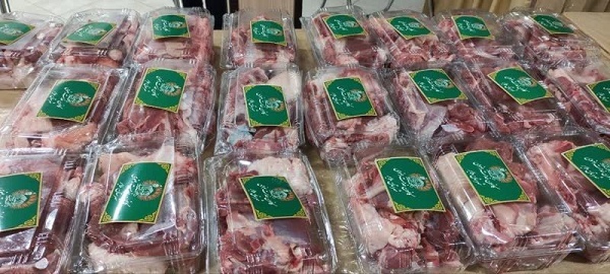 ذبح ۱۱ قربانی و توزیع گوشت گرم بین نیازمندان همدان