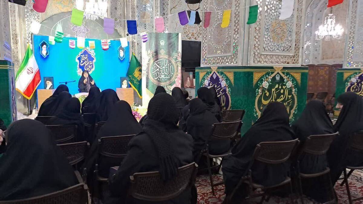 هم زمان با فرارسیدن اعیاد شعبانیه، ویژه‌برنامه جشن «الاقمار شعبانیه»، با حضور جمعی از بانوان زائر و مجاور عرب‌زبان، در حرم مطهر رضوی، برگزار شد.