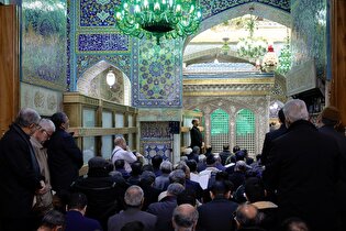 غبارروبی ضریح مطهر امام رضا علیه‌السلام