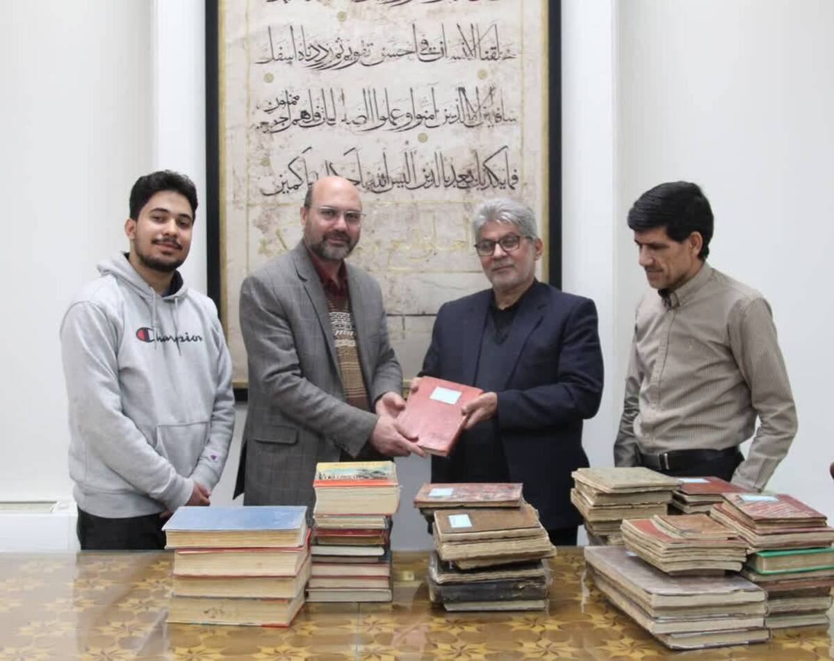 یکی از ذاکران حضرت اباعبدالله الحسین (ع)، مجموعه‌ای مشتمل بر ۷۶ منبع مطالعاتی به‌ویژه آثار خطی و چاپ‌سنگی ارث پدری‌اش را، به کتابخانه حرم مطهر حضرت رضا (ع)، اهدا کرد.