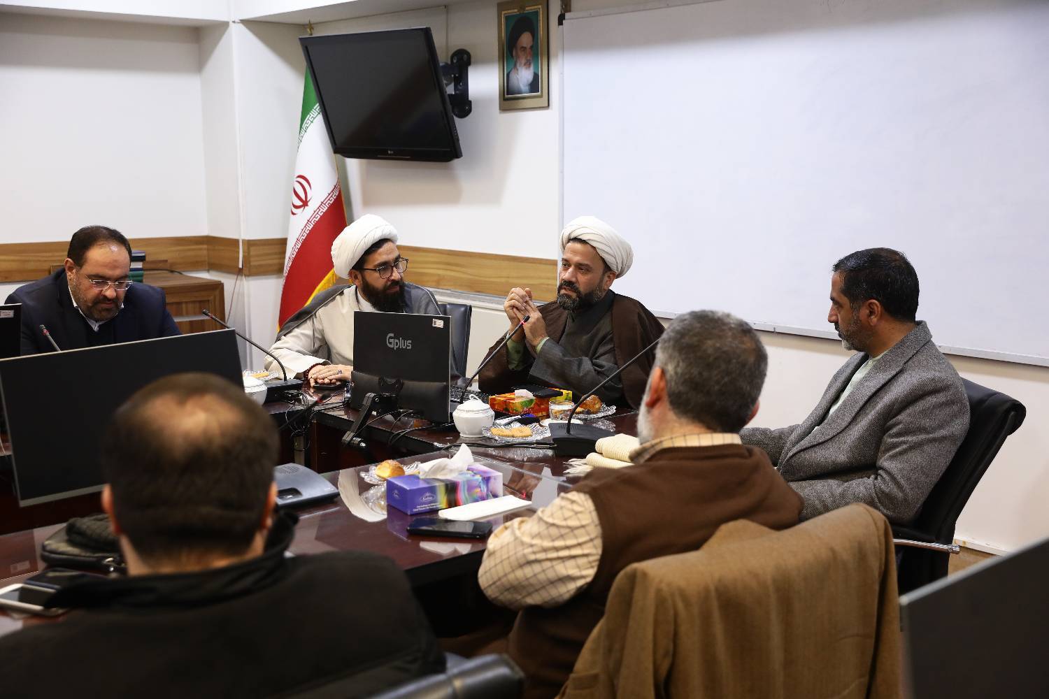 نشست ارتقای مداحان و ادعیه خوانان جوان حرم مطهر رضوی برگزار شد نشست ارتقای مداحان و ادعیه خوانان جوان حرم مطهر رضوی برگزار شد