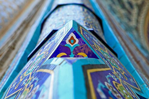 آستان نیوز -عکس با کیفیت : کاشی کاری ایوان مقصوره