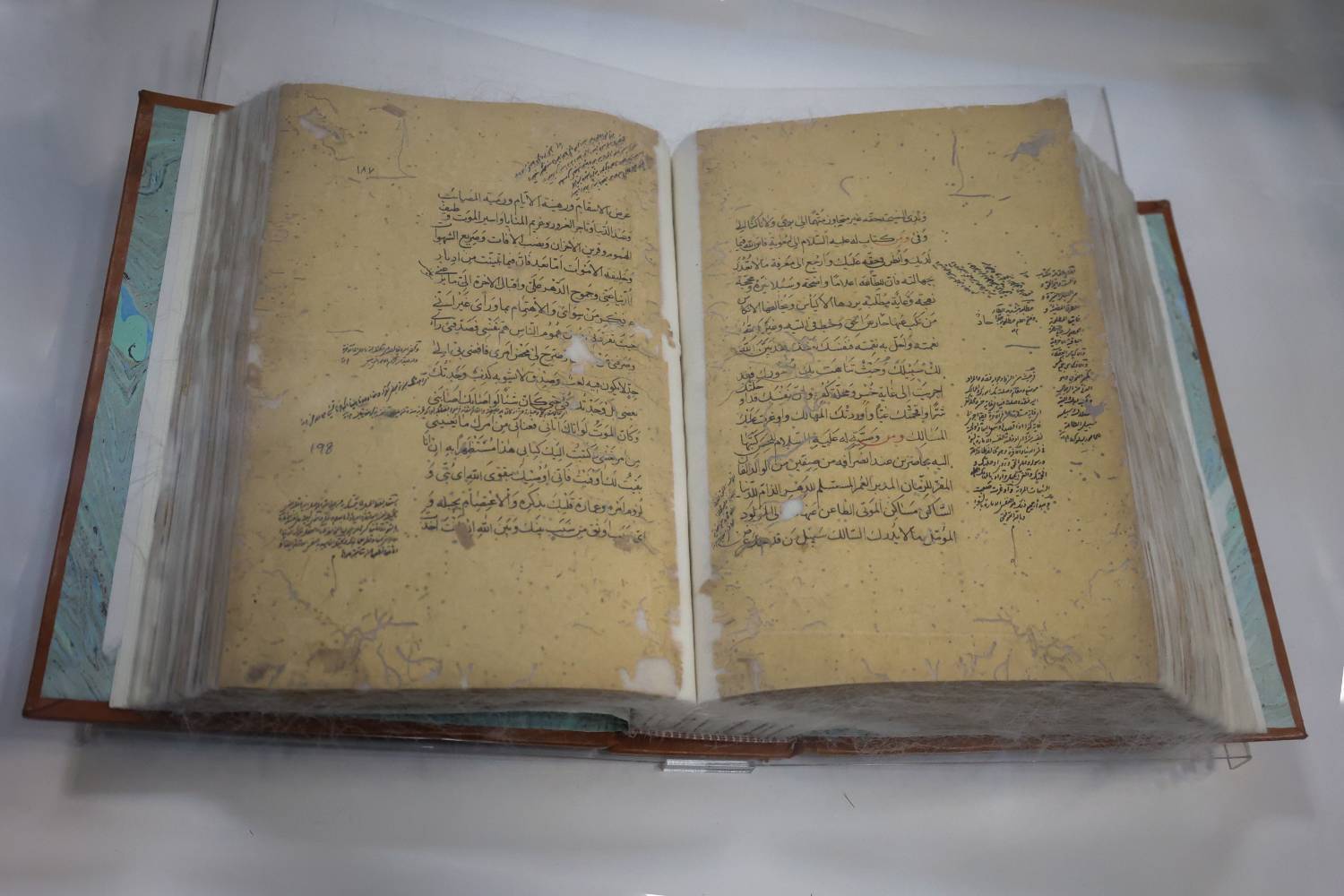 رونمایی از نهجالبلاغه خطی اهدایی رهبر شهید در کتابخانه حرم رضوی رونمایی از نهجالبلاغه خطی اهدایی رهبر شهید در کتابخانه حرم رضوی