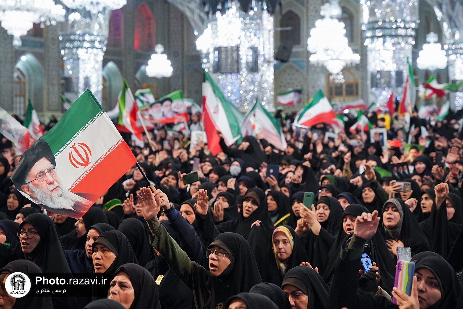 برگزاری اجتماع بیعت زنان مشهدی با رهبر انقلاب در حرم مطهر رضوی