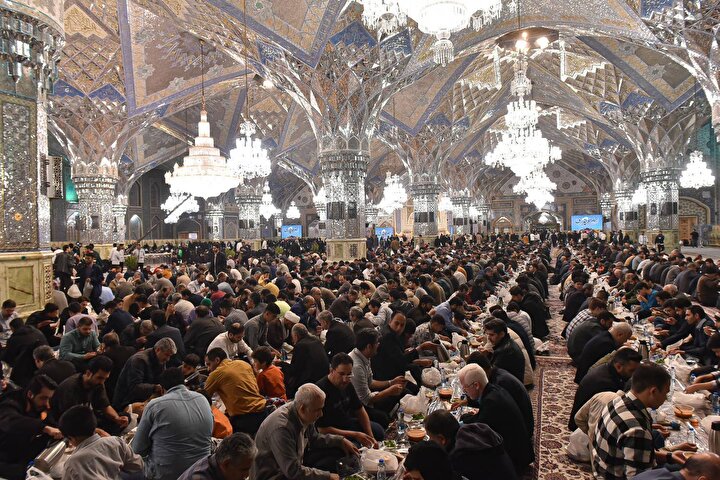 میزبانی از اقشار خدمتگزار جامعه در ضیافت سفره‌های پدری امام رضا (ع)