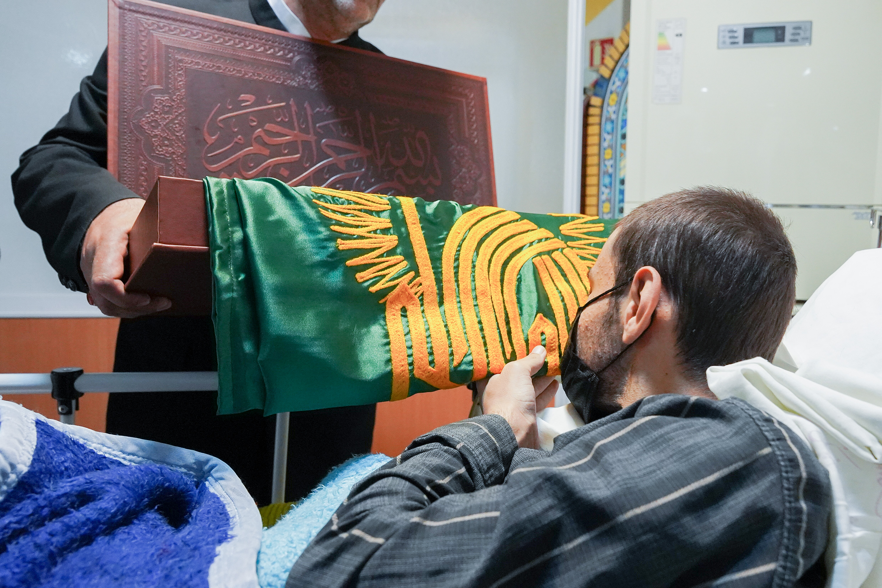حضور خدام حرم مطهر رضوی در بیمارستان منتصریه
