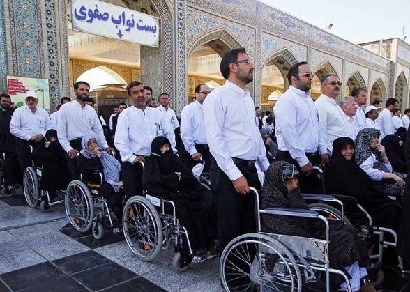 تشرف 100 زائر سالمند و توان‌یاب مشهدی به حرم مطهر رضوی در آستانه میلاد امام رضا(ع)