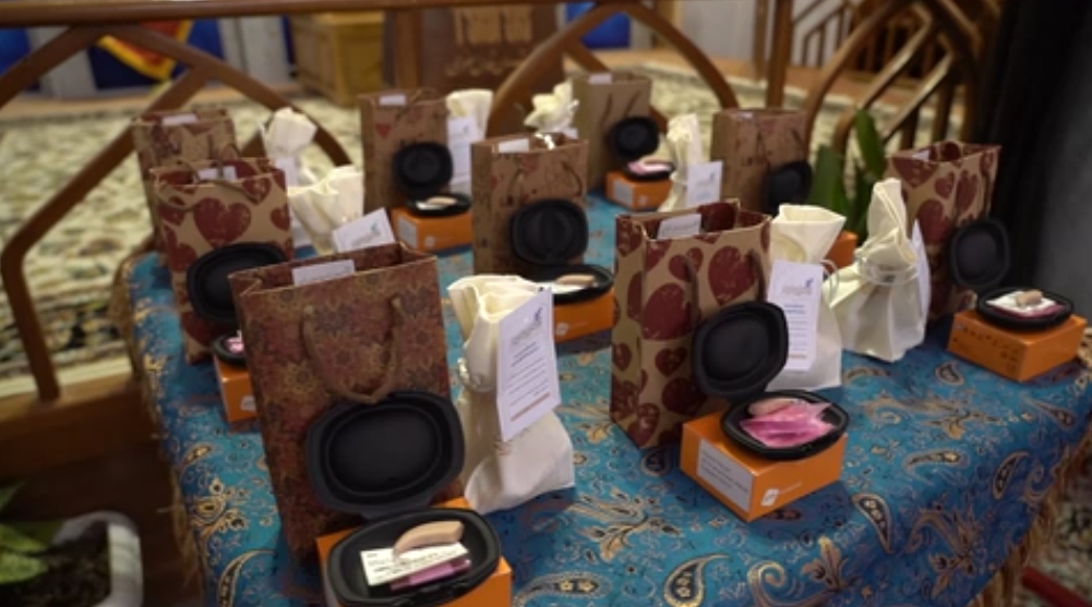 اهدای سمعک به دانش آموزان استثنائی استان خراسان رضوی به همت معاونت خدمات اجتماعی بنیاد کرامت آستان قدس رضوی