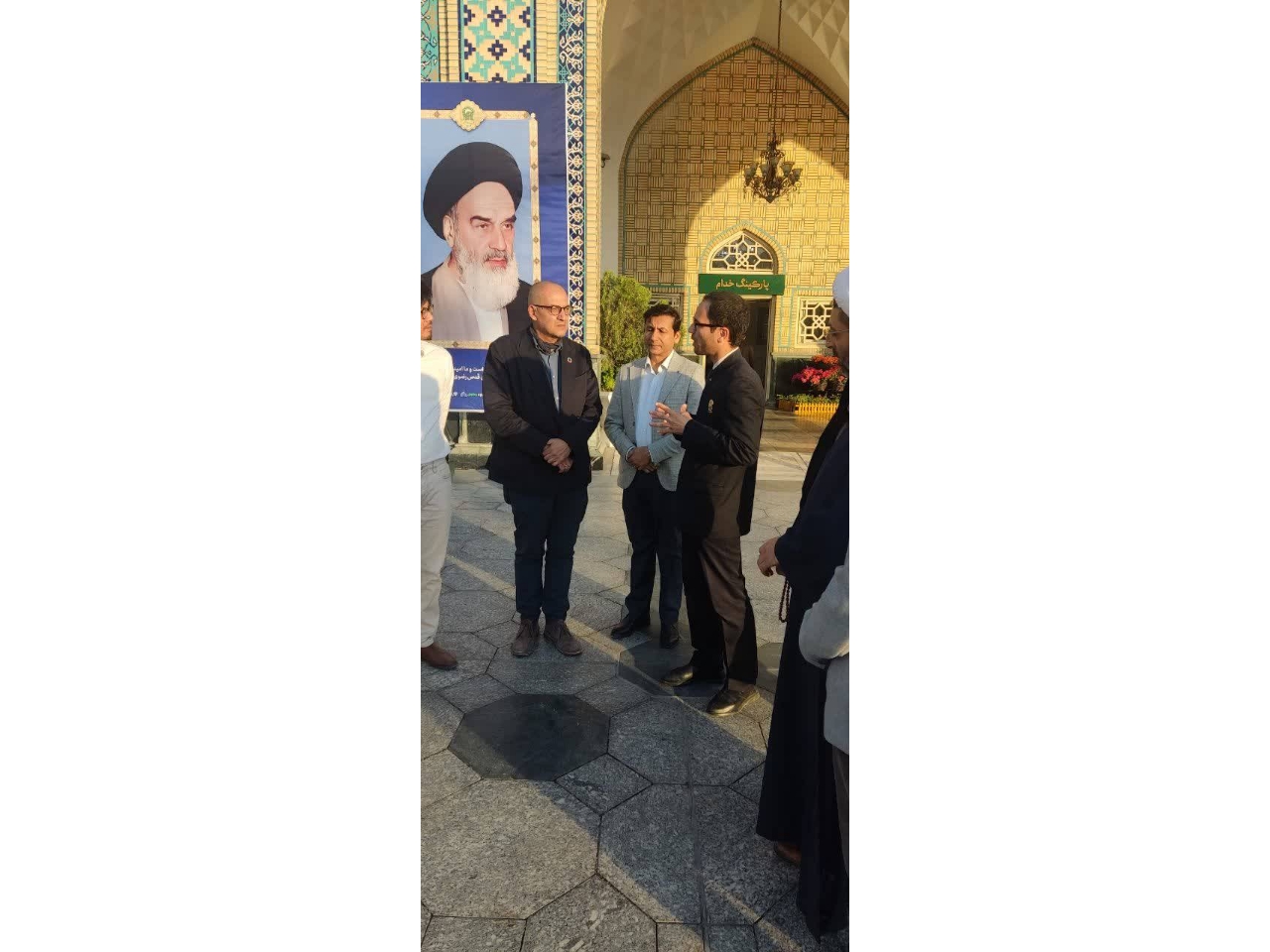 تشرف معاون کمیساریای عالی سازمان ملل در امور پناهندگان و هیئت همراه به حرم امام رضا (ع)