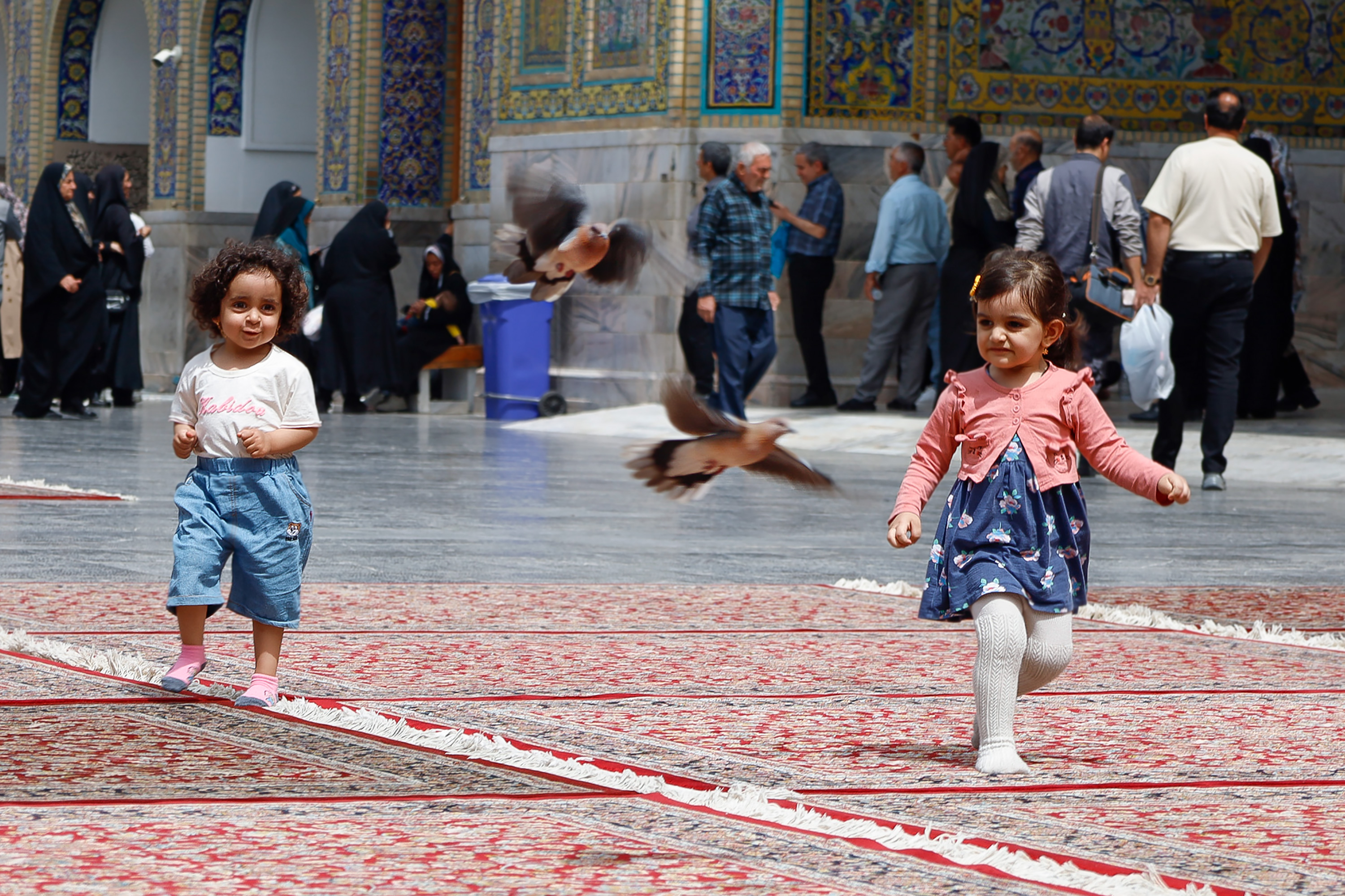 دخترانه در حرم امام مهربانی‌ها