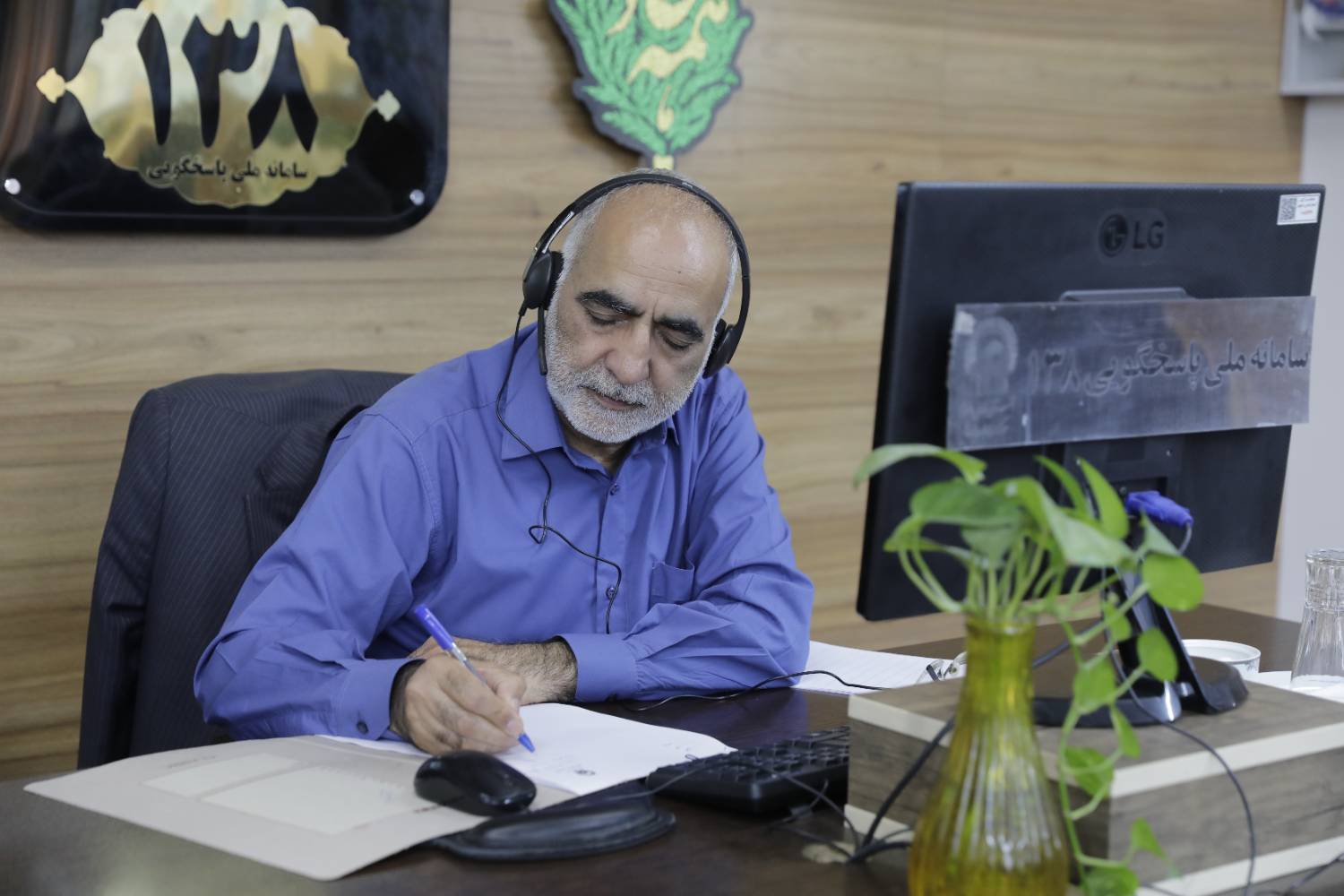 پاسخگویی مستقیم رئیس مرکز بازرسی آستان قدس رضوی به تماس‌های مردمی