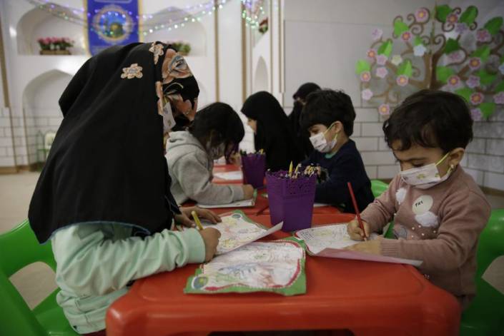 لبخند کودک، آرامش مادر در دل حرم رضوی