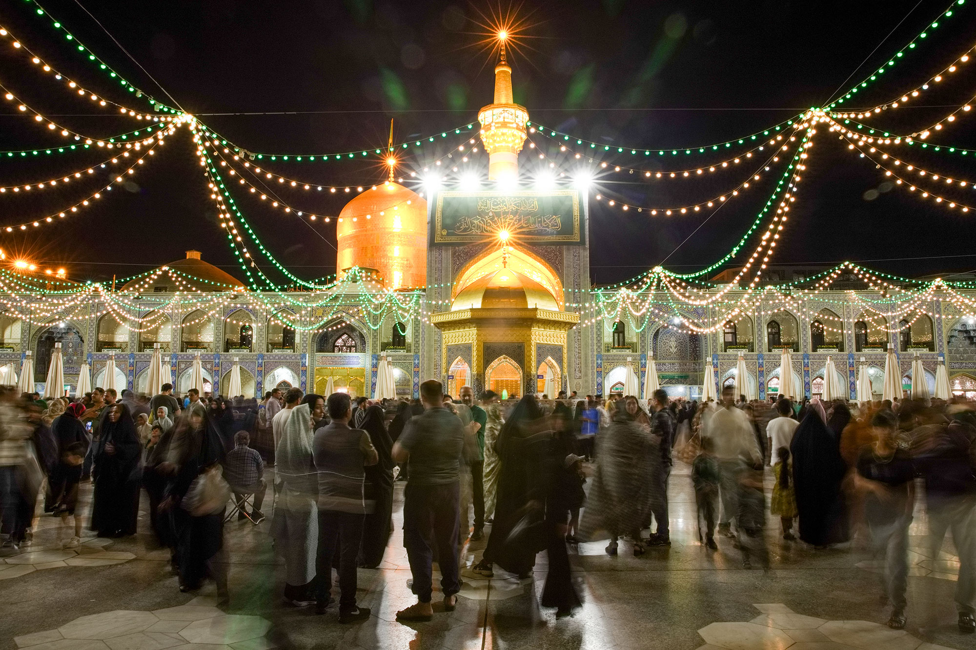حرم مطهر رضوی در شب میلاد امام هادی علیه‌السلام