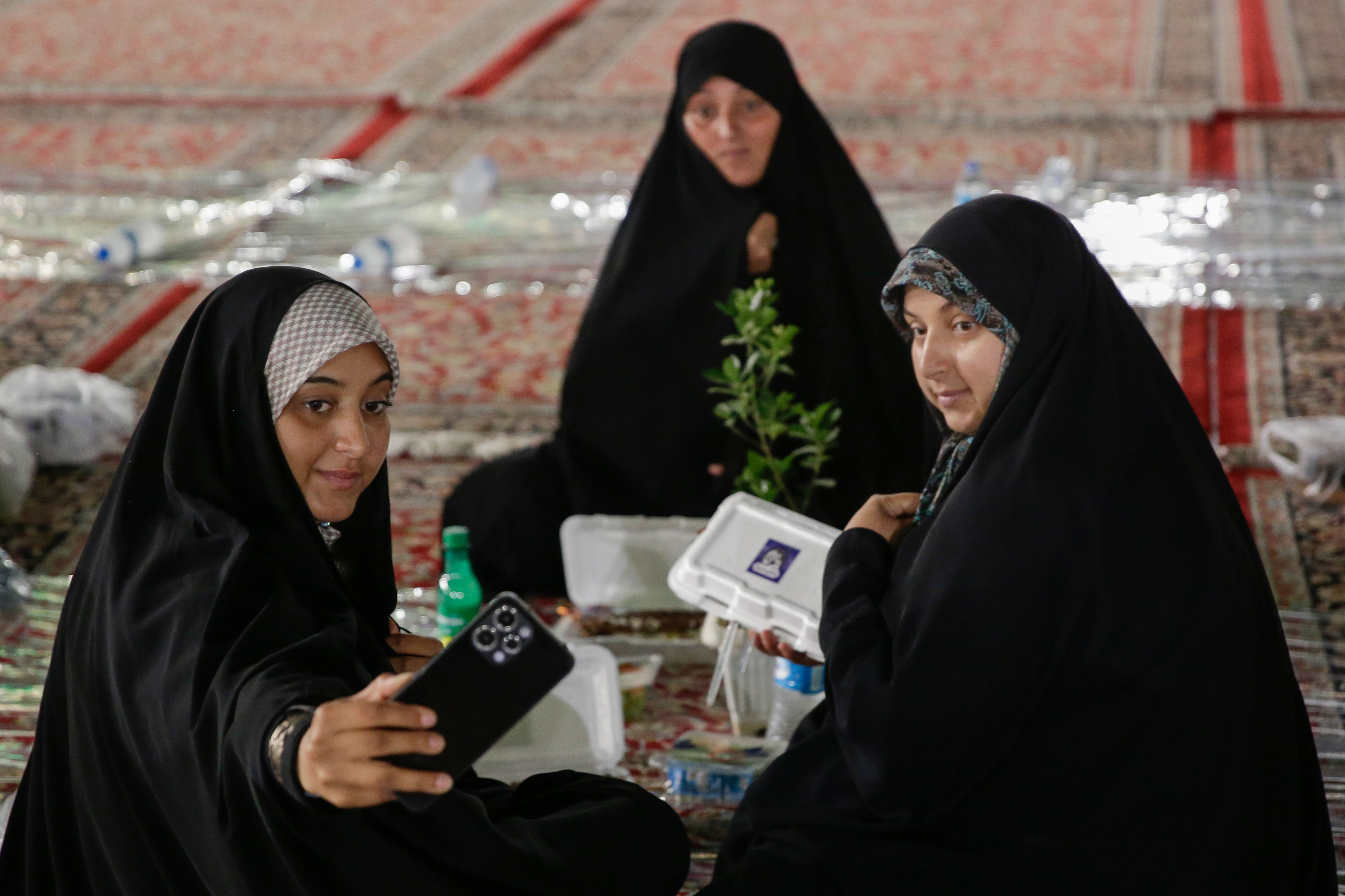طرح«پای سفره امام» در حرم مطهر رضوی