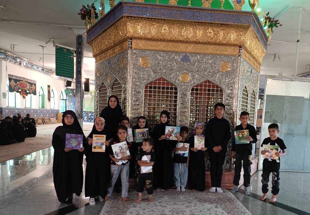 برنامه‌های فرهنگی کتابخانه امام رضا (ع) بیرجند در تجمع بزرگ رهروان زینبی