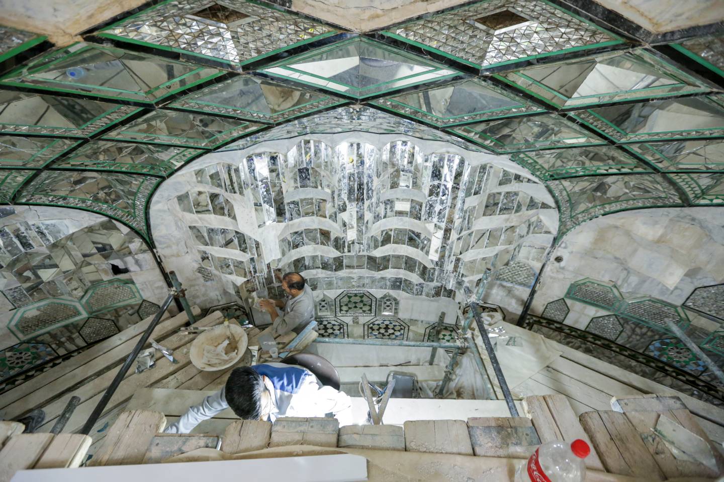 آغاز عملیات مرمت آینه‌کاری‌های رواق دارلسعاده 