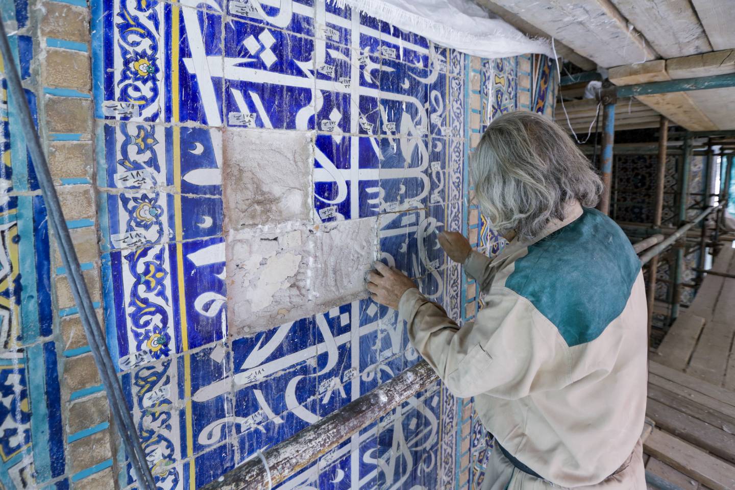 آغاز مرمت تزئینات ایوان و مناره عباسی؛ تلاشی برای صیانت از هویت تاریخی حرم رضوی