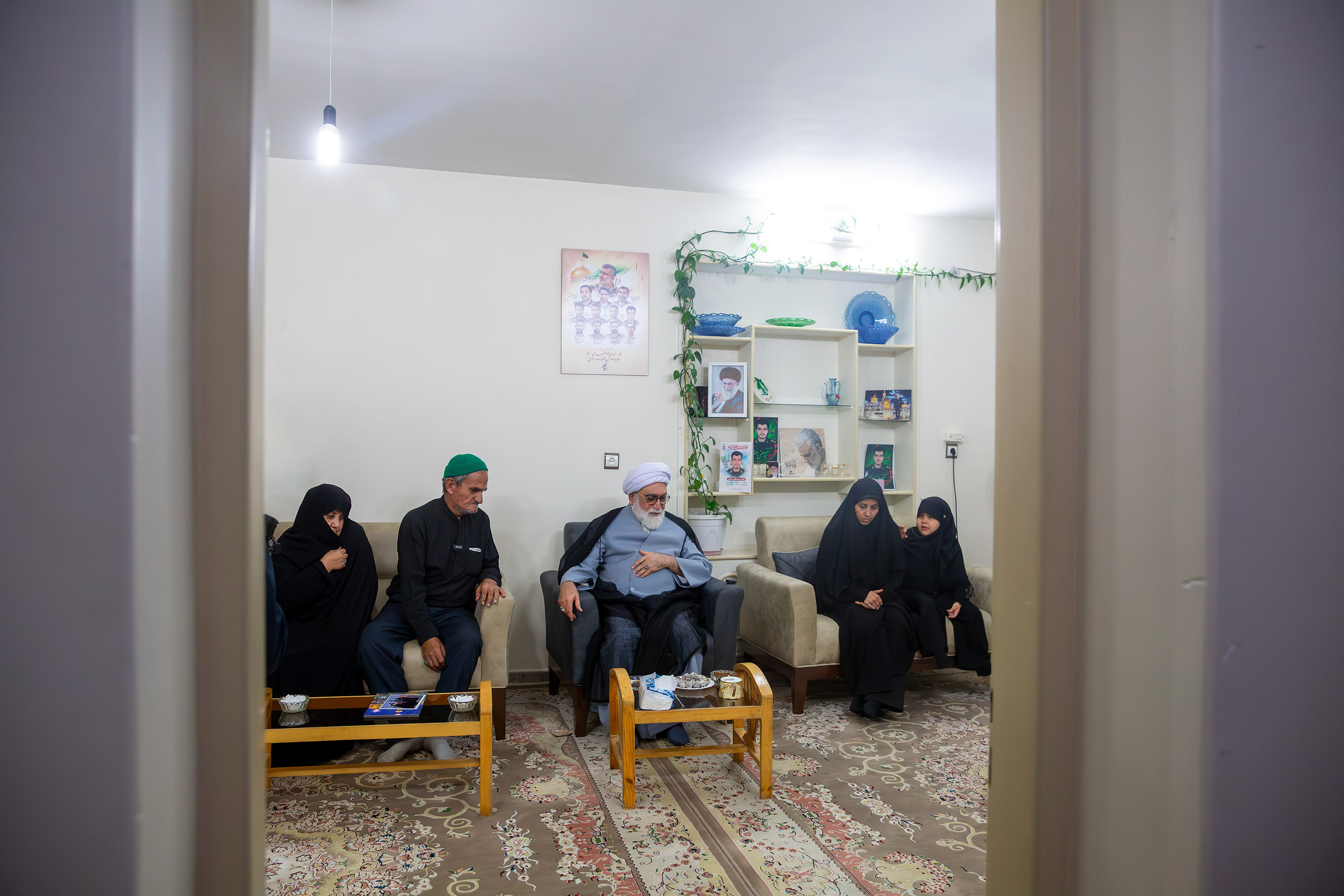 دیدار تولیت آستان قدس رضوی با خانواده‌های شهیدان سید مصطفی جعفری و مرتضی میثمی