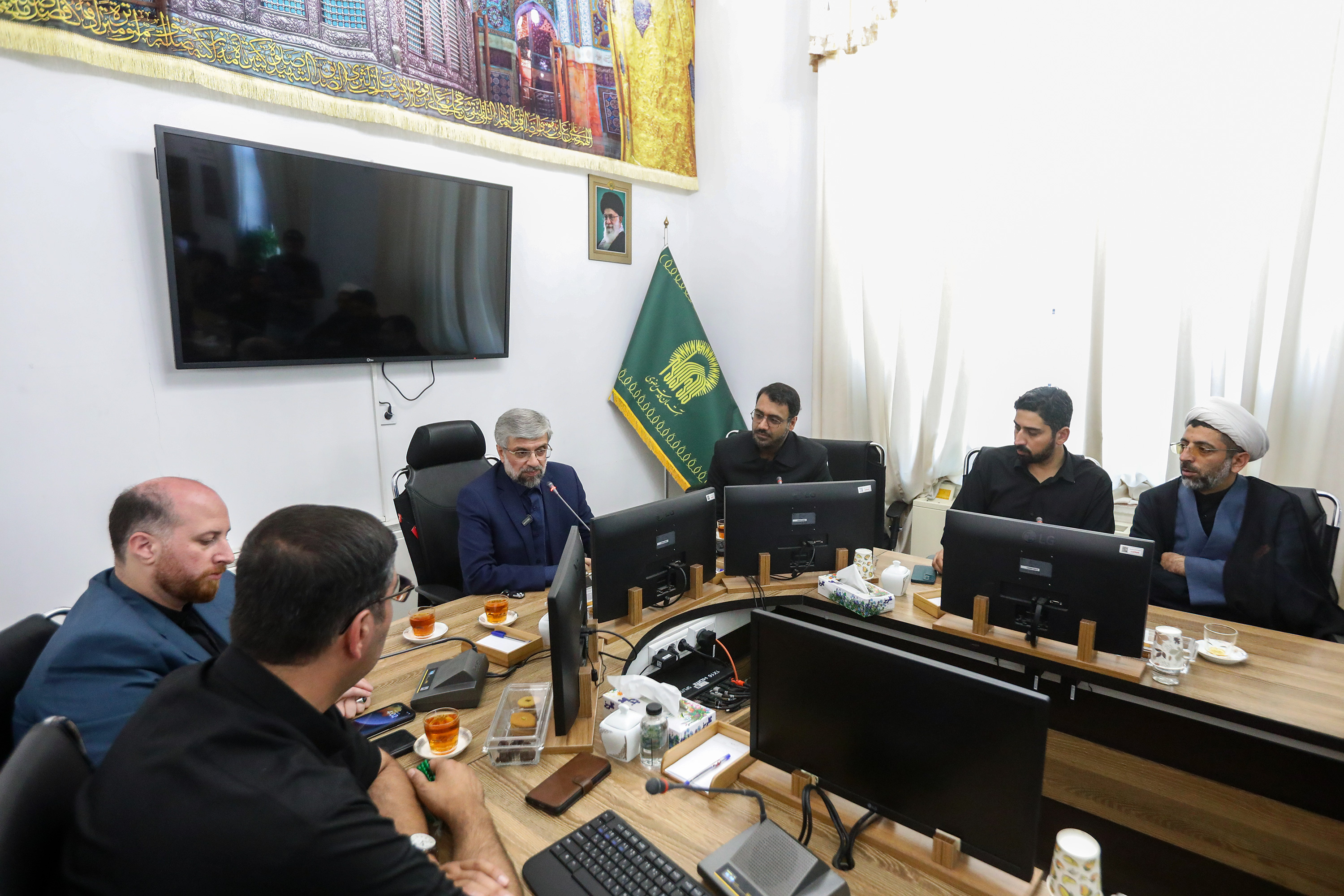 تجلیل از خانواده شهدای خبرنگار در حرم مطهر رضوی