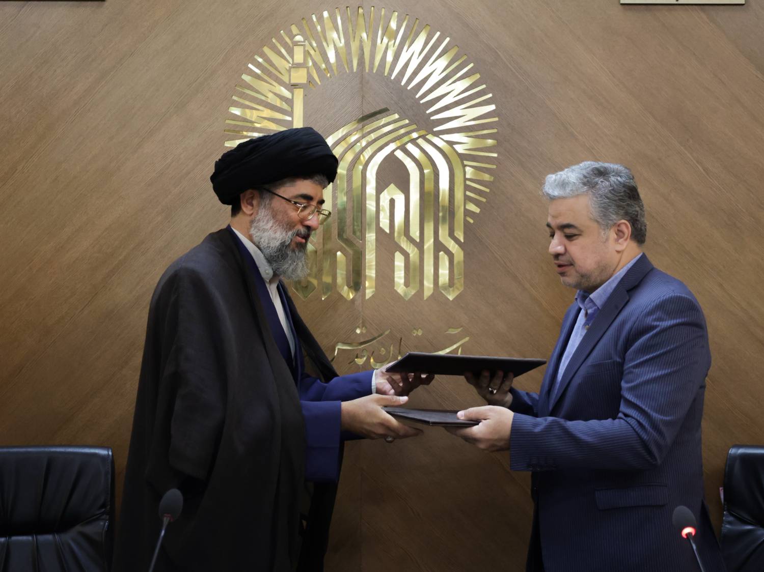 امضای تفاهم‌نامه همکاری میان کتابخانه و موزه رضوی و مؤسسه فرهنگی موزه‌ای بنیاد مستضعفان