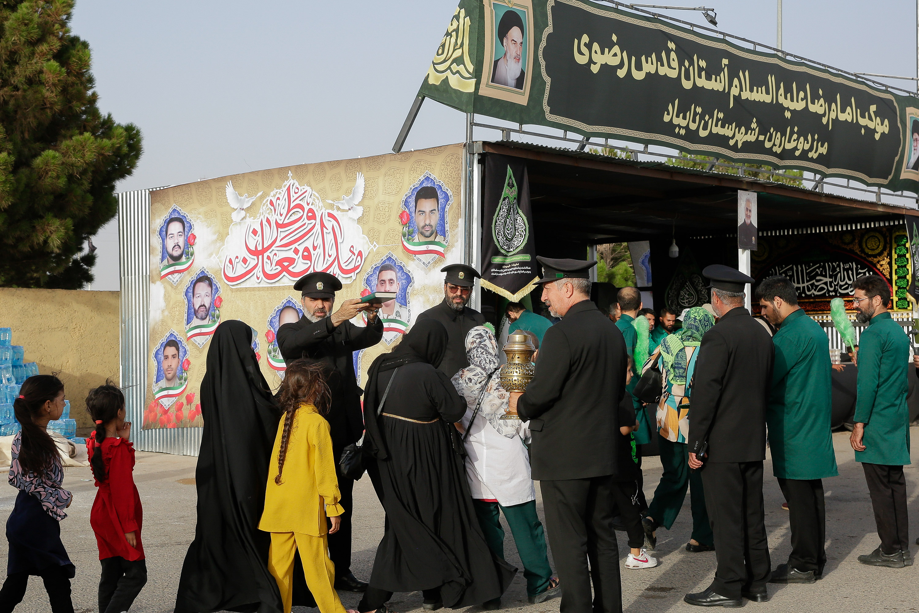 پذیرایی از مهاجران افغانستانی در مرز دوغارون