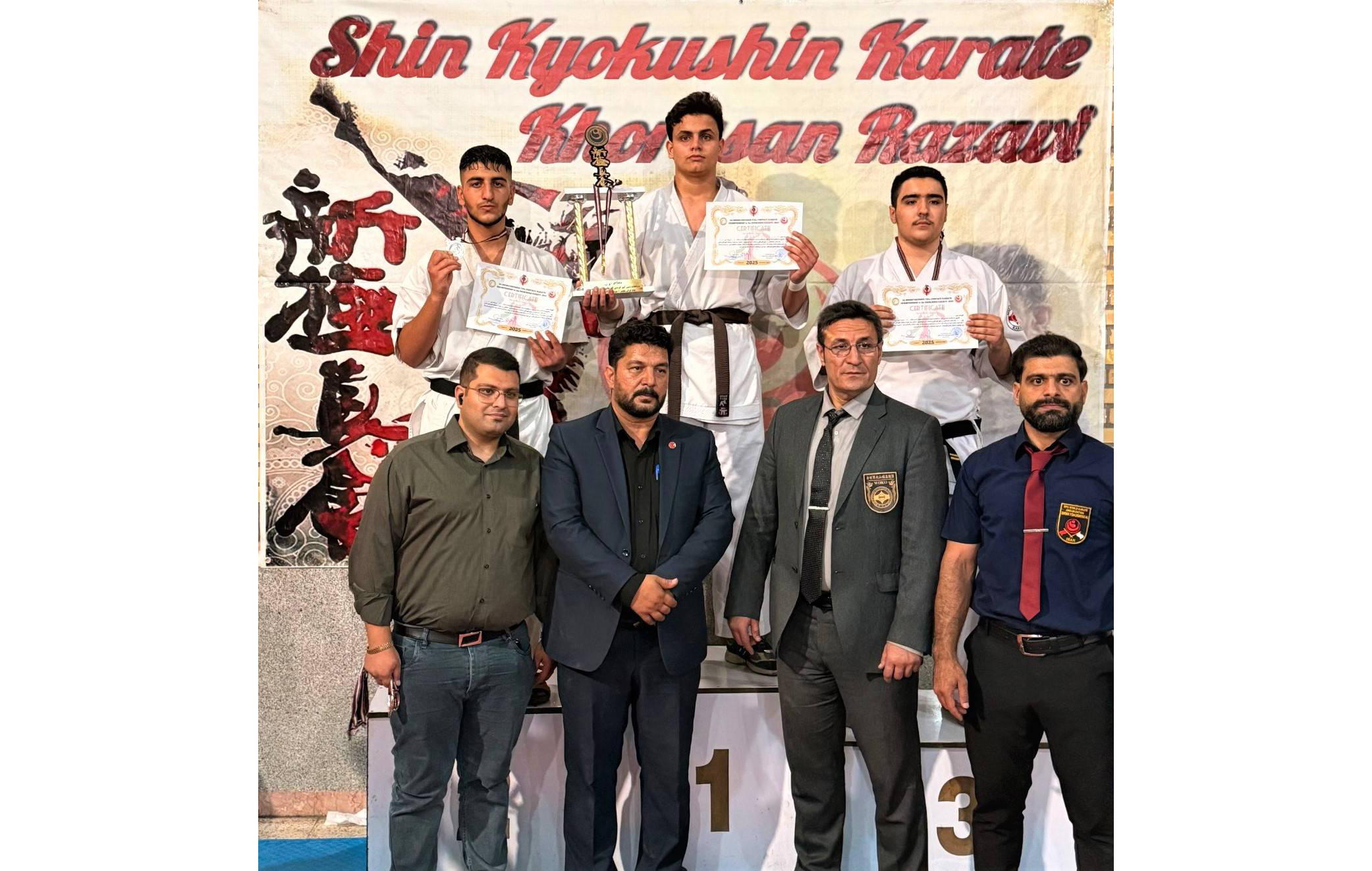 کسب رتبه نخست کاراته استان توسط  دانش‌آموز دبیرستان امام رضا (ع) 