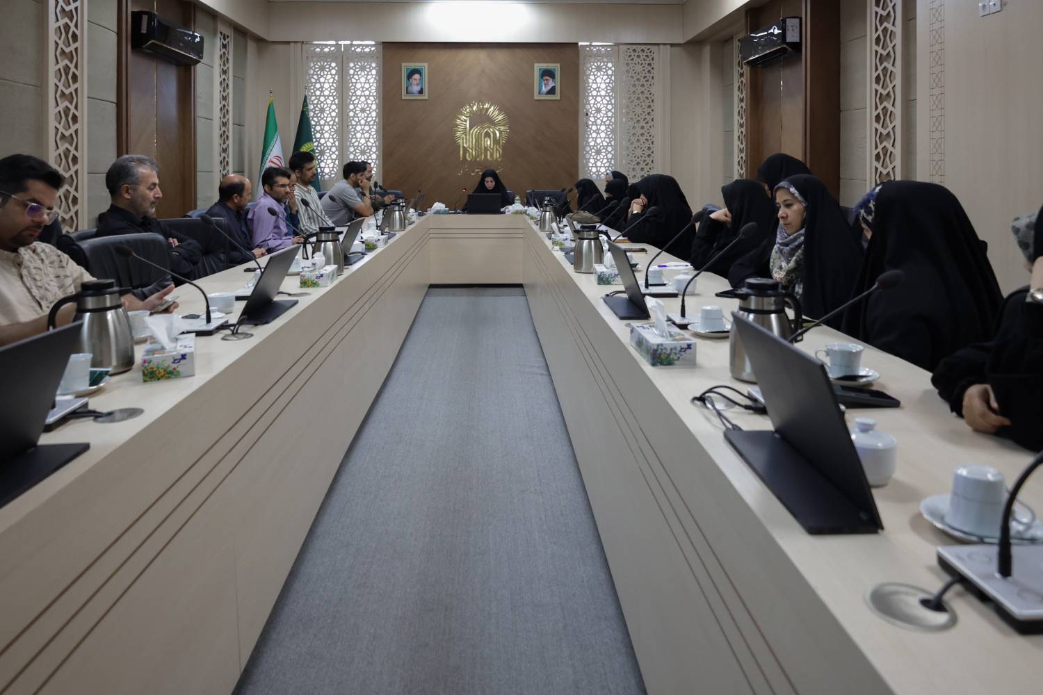 برگزاری نشست تخصصی «ادبیات متعهد و شعر آیینی» در کتابخانه حرم رضوی