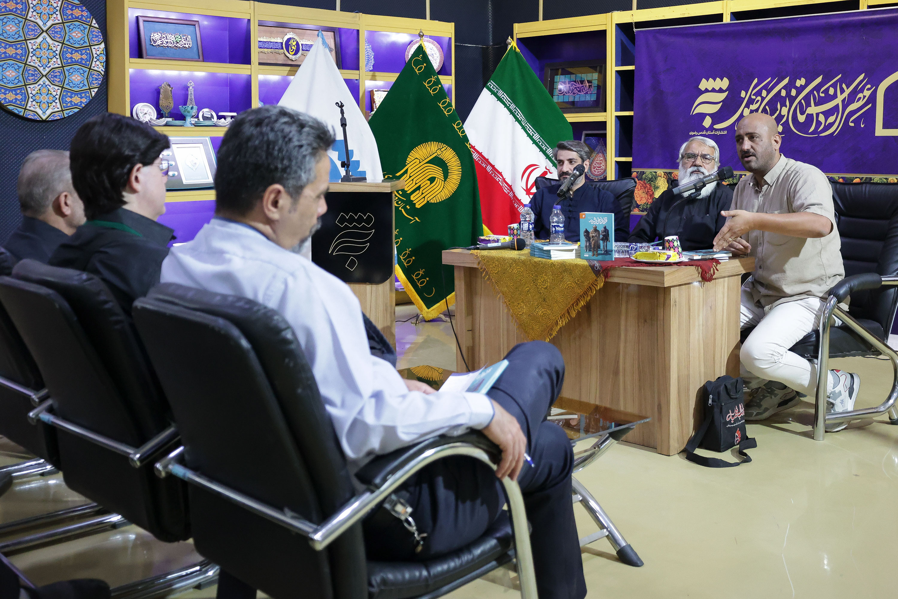 نشست نقد و بررسی کتاب «قرار با خورشید»