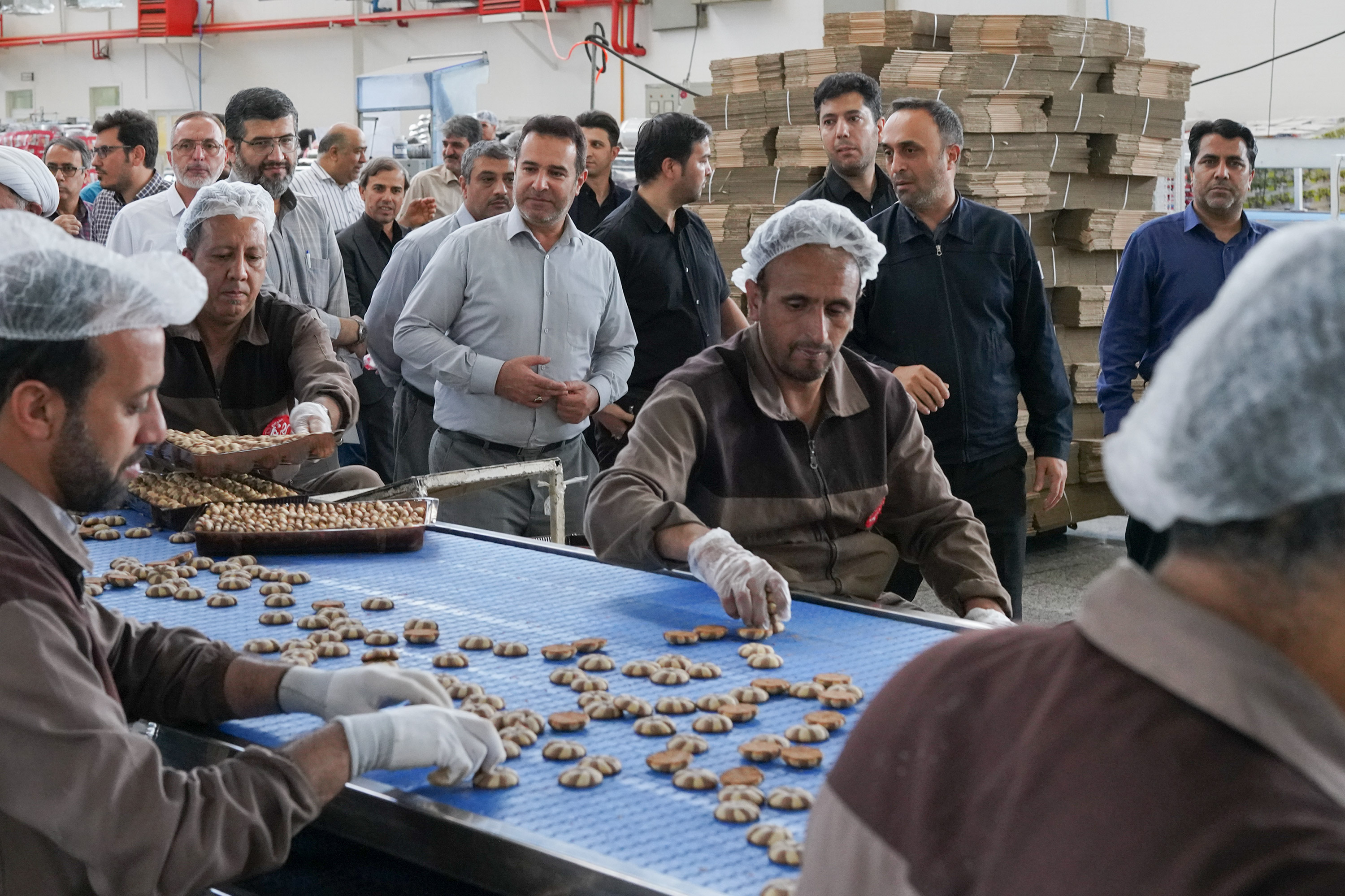بازدید کارکنان آستان قدس رضوی از شرکت صنایع غذایی رضوی