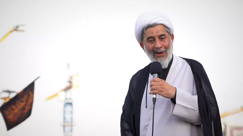 زائران بارگاه رضوی سوگوار هجرت آخرین پیام آور و شهادت سبط اکبرش