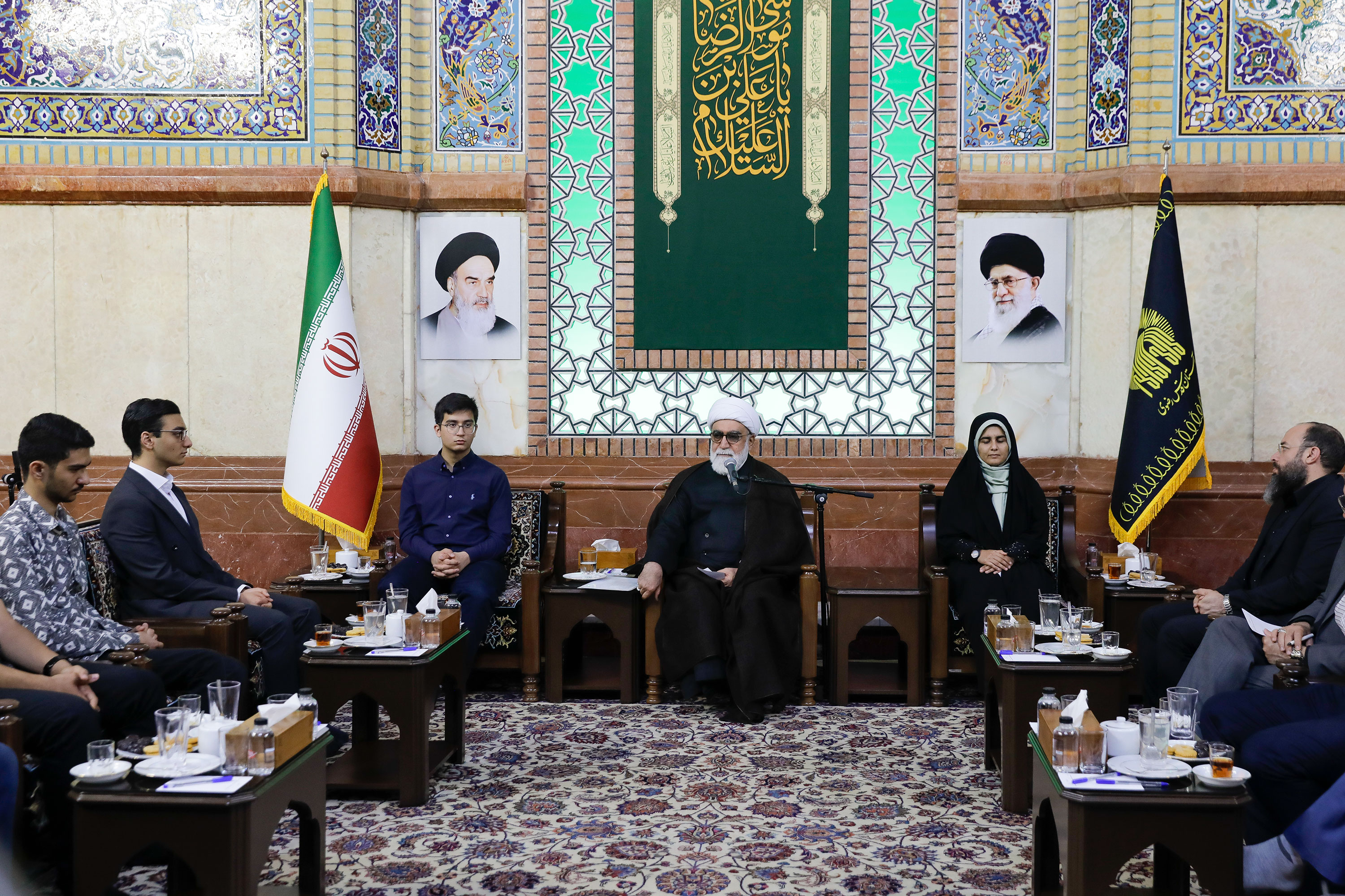 دیدار جمعی از دانش‌آموزان نخبه خراسان رضوی با تولیت آستان قدس رضوی