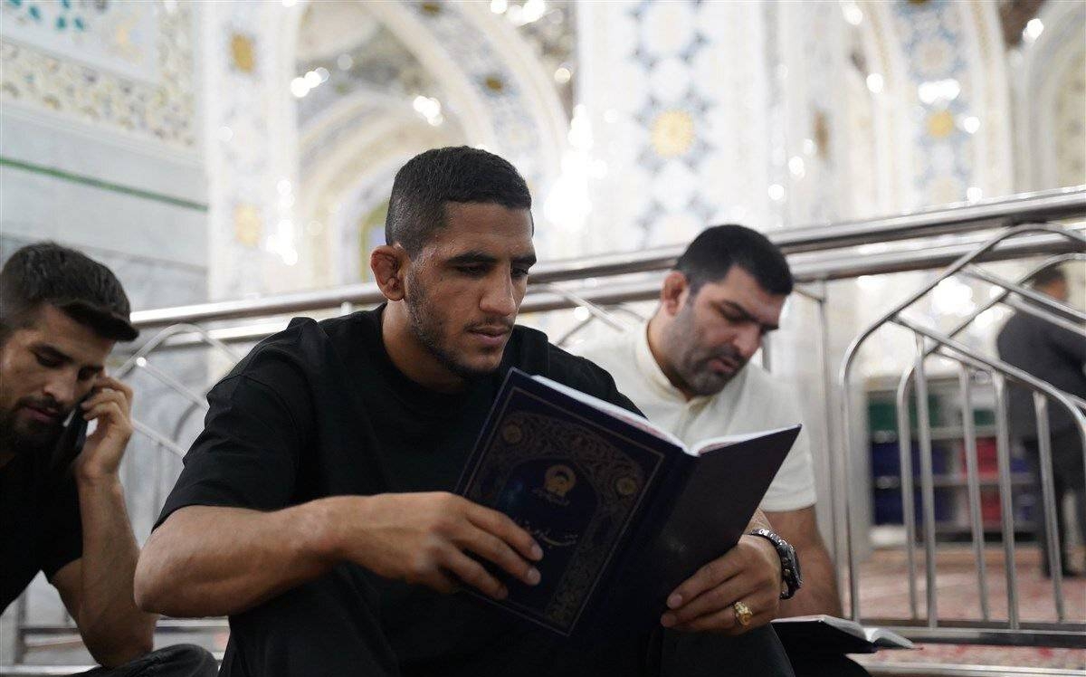 حضور ملی‌پوشان کشتی ایران در بارگاه منور رضوی