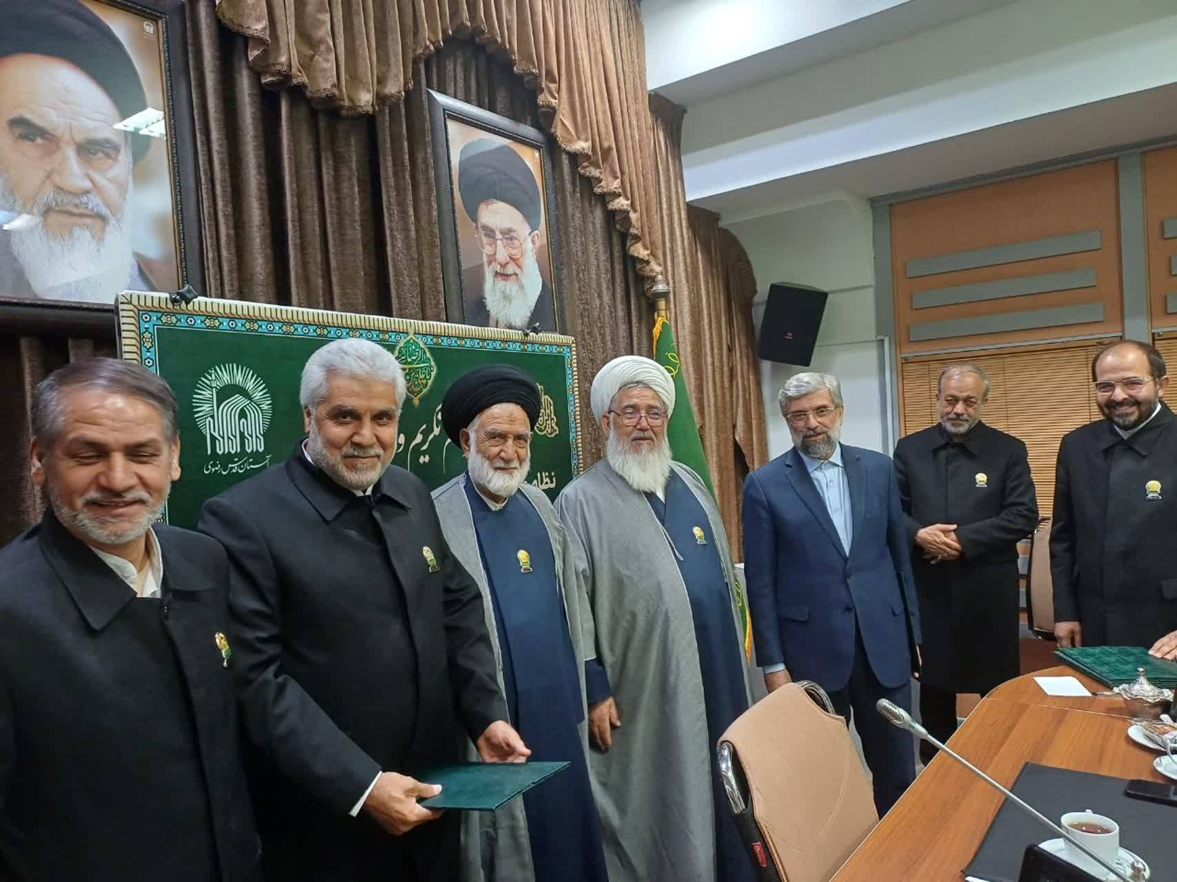 آیین تکریم و معارفه نظام کشیک‌های خدام و سرکشیک‌های کفشداری حرم مطهر رضوی برگزار شد