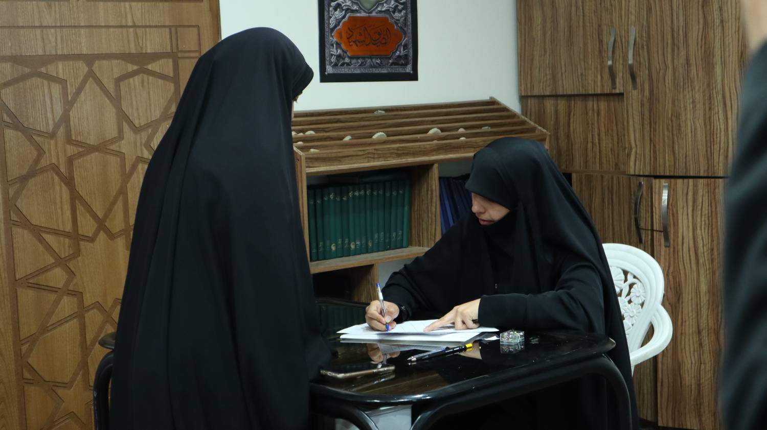 اهدای ۵ هزار بسته متبرک امام رئوف به محافل عزاداری خانگی 