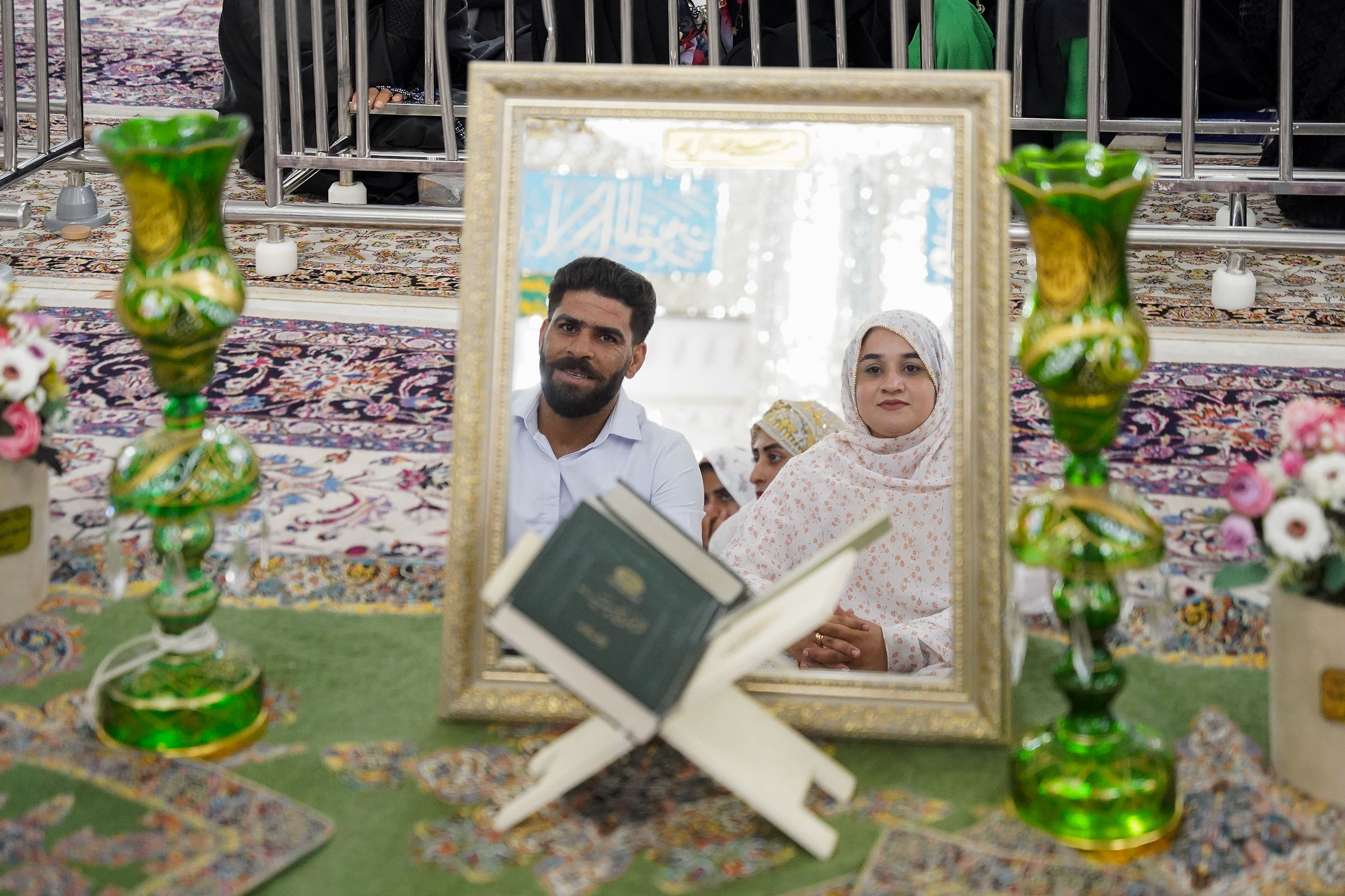 تشرف زوج‌های جوان به حرم مطهر رضوی