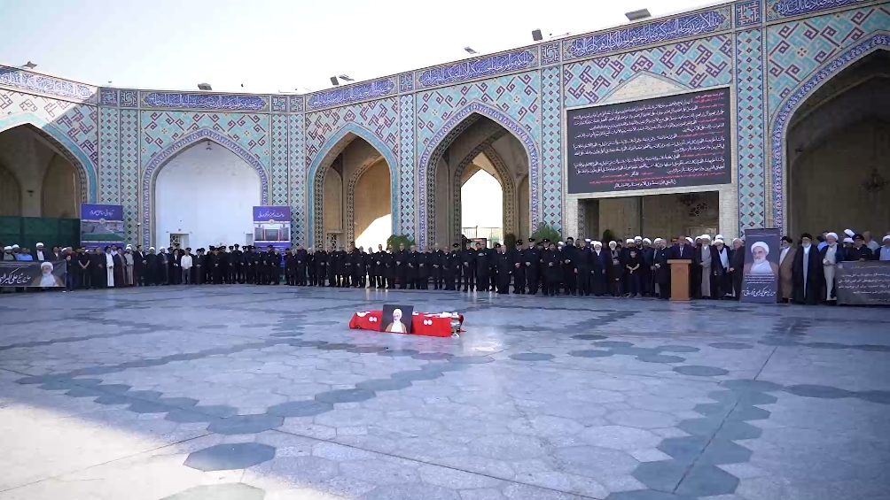 تشییع پیکر مرحوم حجت الاسلام والمسلمین الهى خراسانى در حرم مطهر رضوی