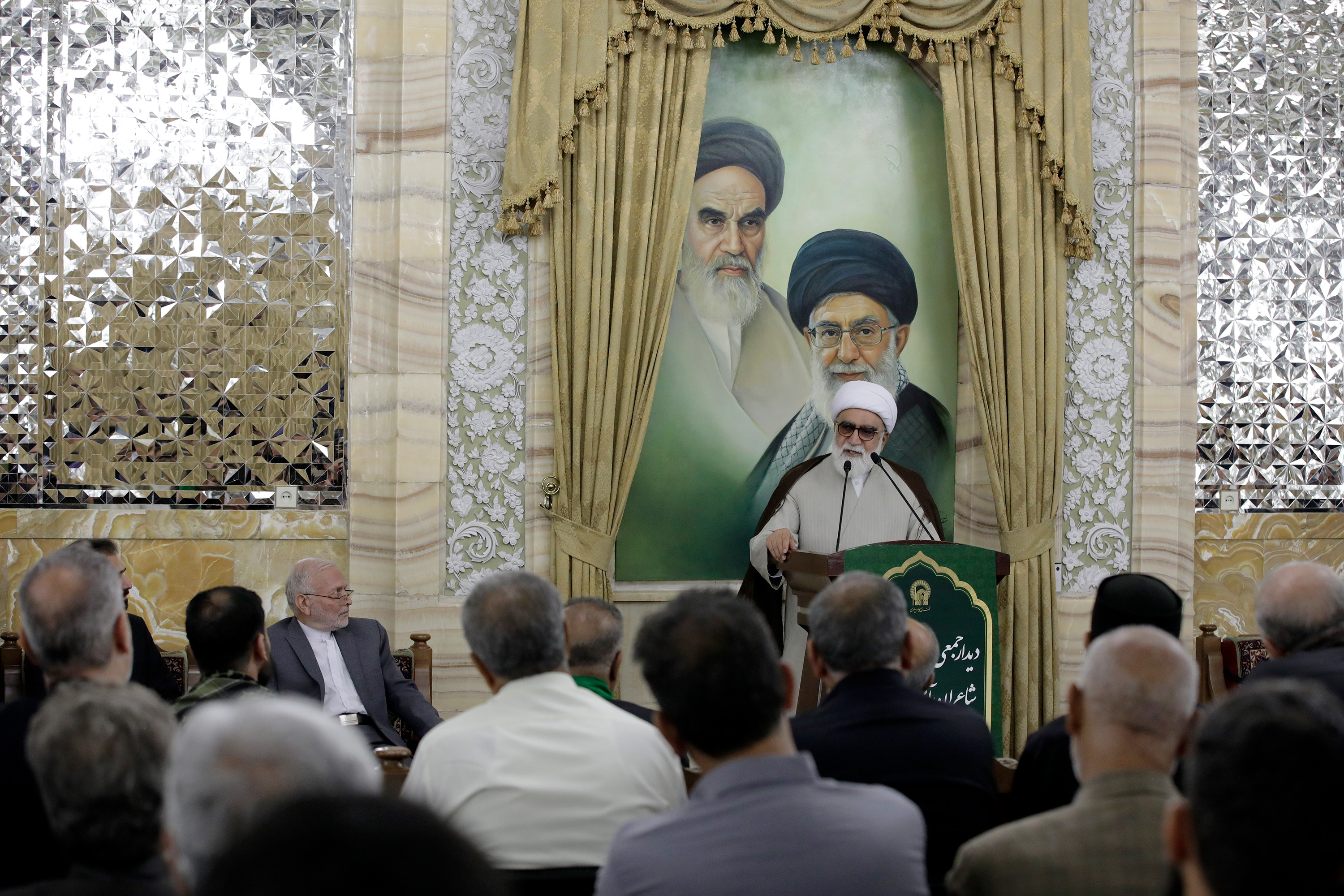 دیدار ستایشگران، شاعران آیینی و مسئولان هیئات مذهبی مشهد با تولیت آستان قدس رضوی