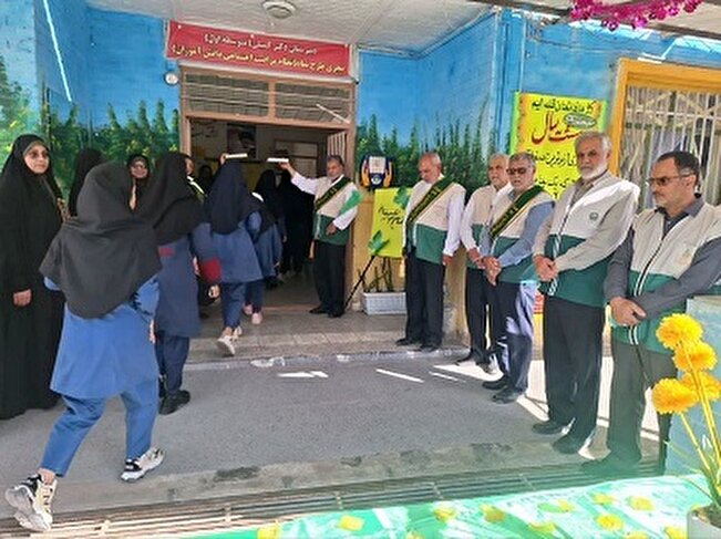 زنگ مهر رضوی در دبیرستان دخترانه دکتر کمیلی بیرجند نواخته شد