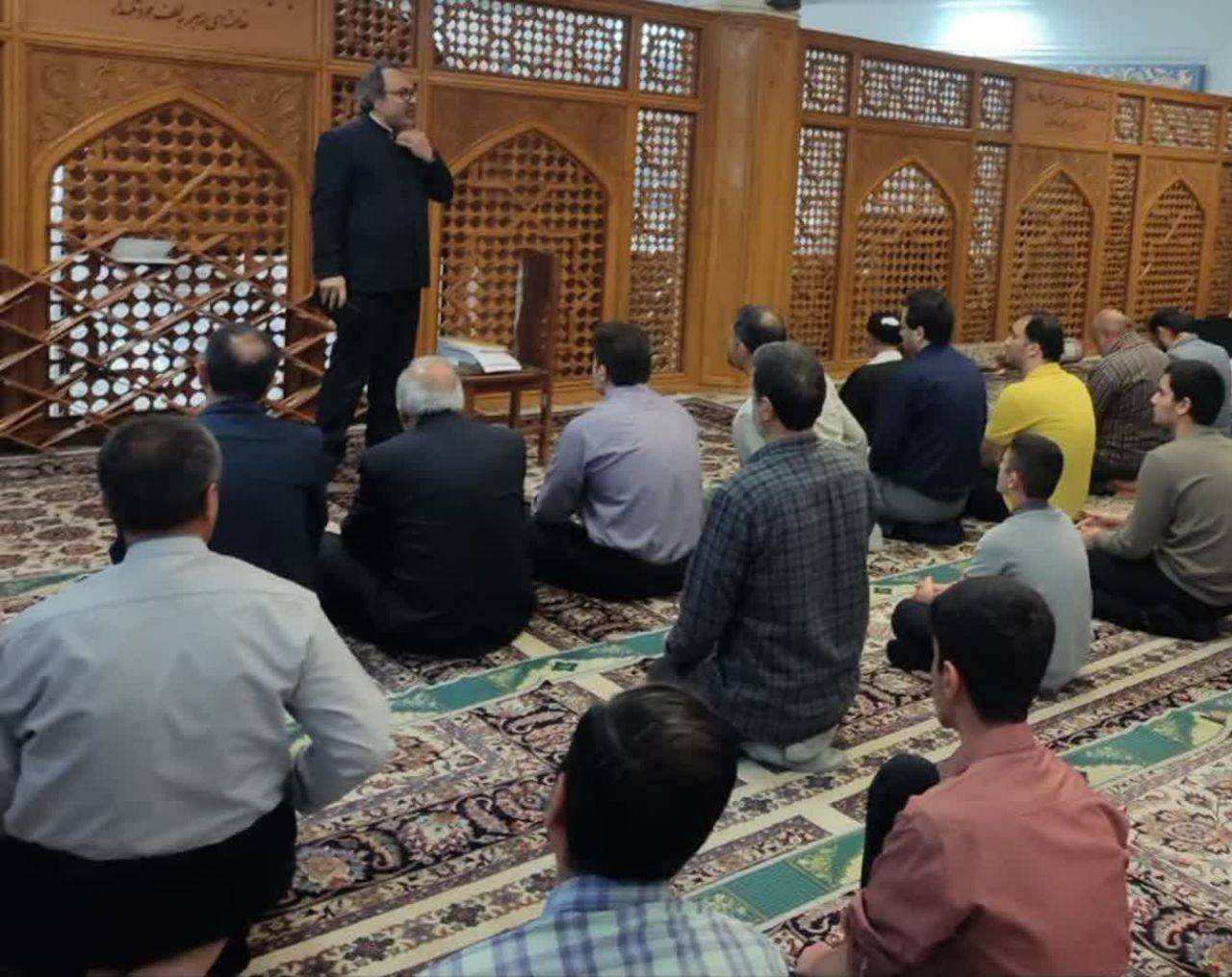 استقبال نسل جوان از نشست‌های «کتاب هفته» در کتابخانه رضوی