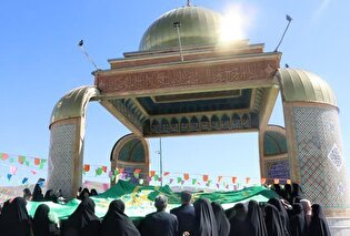 برافراشته شدن پرچم سبز رضوی بر بلندای بام ایران