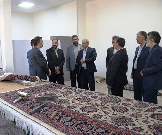 مدیران بانک سپه مهمان فرش‌بافان آستان قدس رضوی
