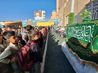 نواخته شدن زنگ مهر رضوی در دبستان امام حسین (ع) بیرجند